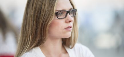 femme lunettes myope astigmate